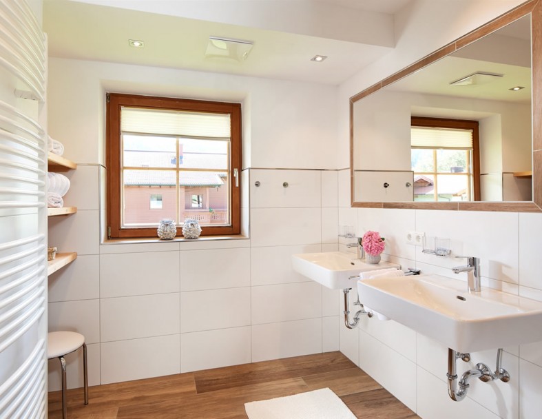 Modernes Badezimmer