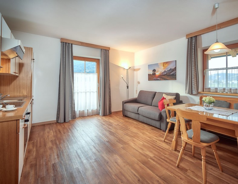 Geräumige Wohnküche in Appartement B